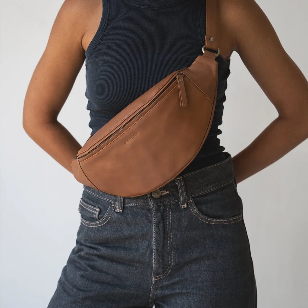 MANDRN Atlas Sling Bag in Tan